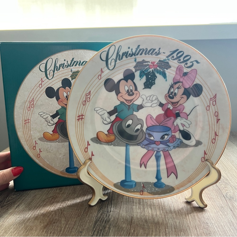 Vintage Christmas 1995 Disney Mickey Collectible Plate